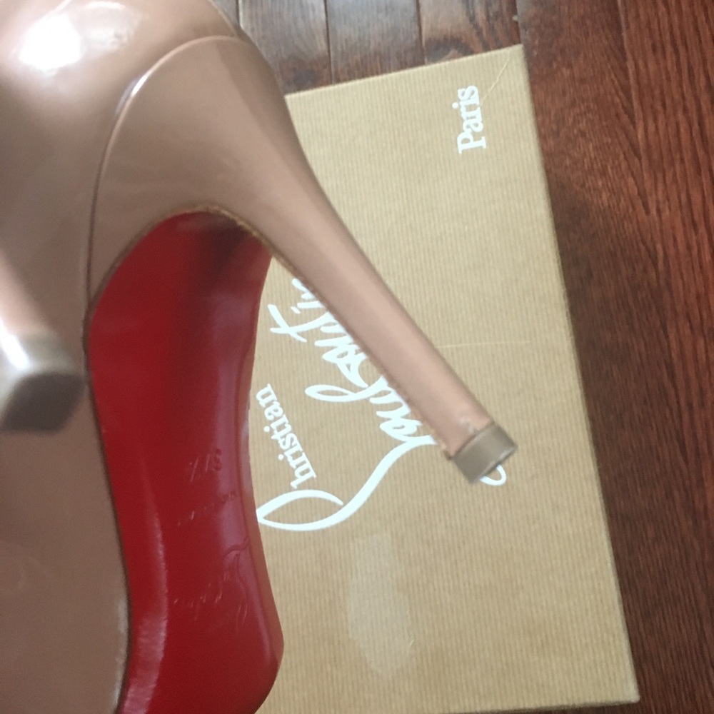Christian Louboutin - Picture 4 of 6
